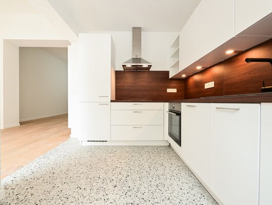 GORGEOUS DUPLEX WITH 3 BEDROOMS + GARDEN - TOTALLY RENOVATED