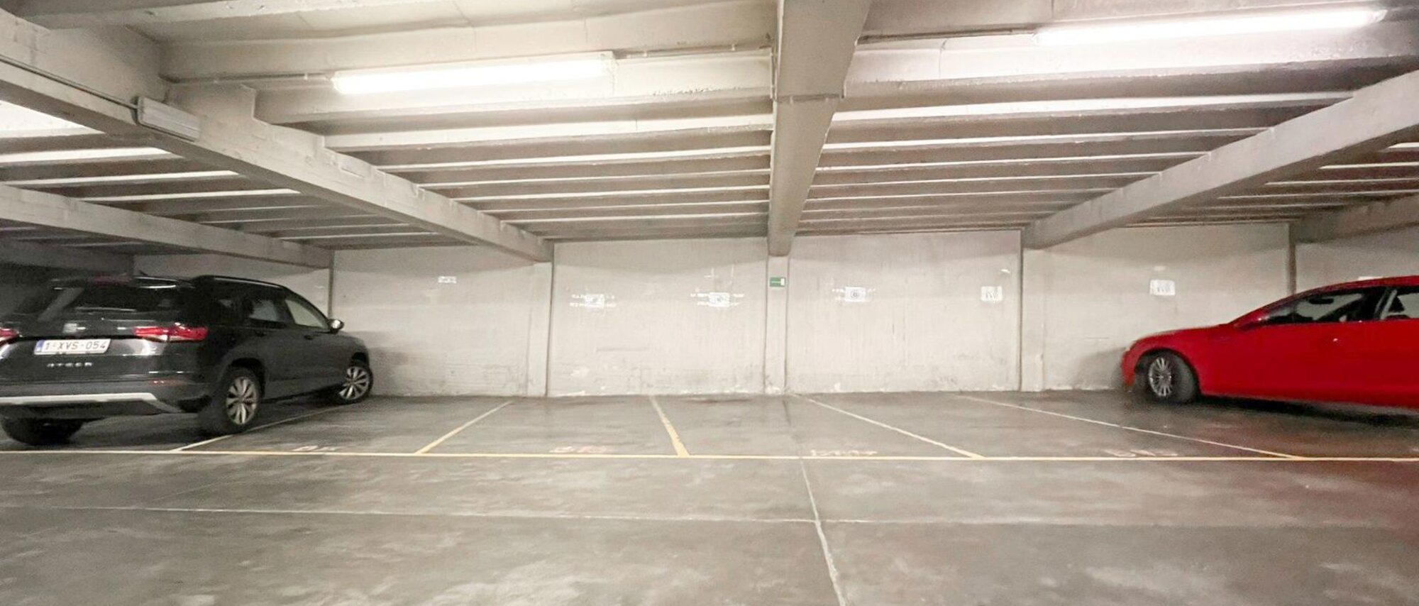 photo-1-place-de-parking-securuisee