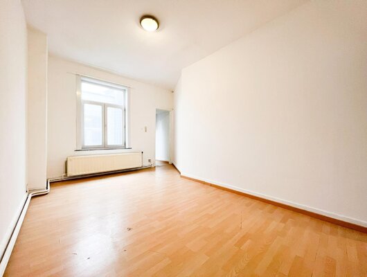 SPACIOUS 3 BED APARTMENT + BALCONY